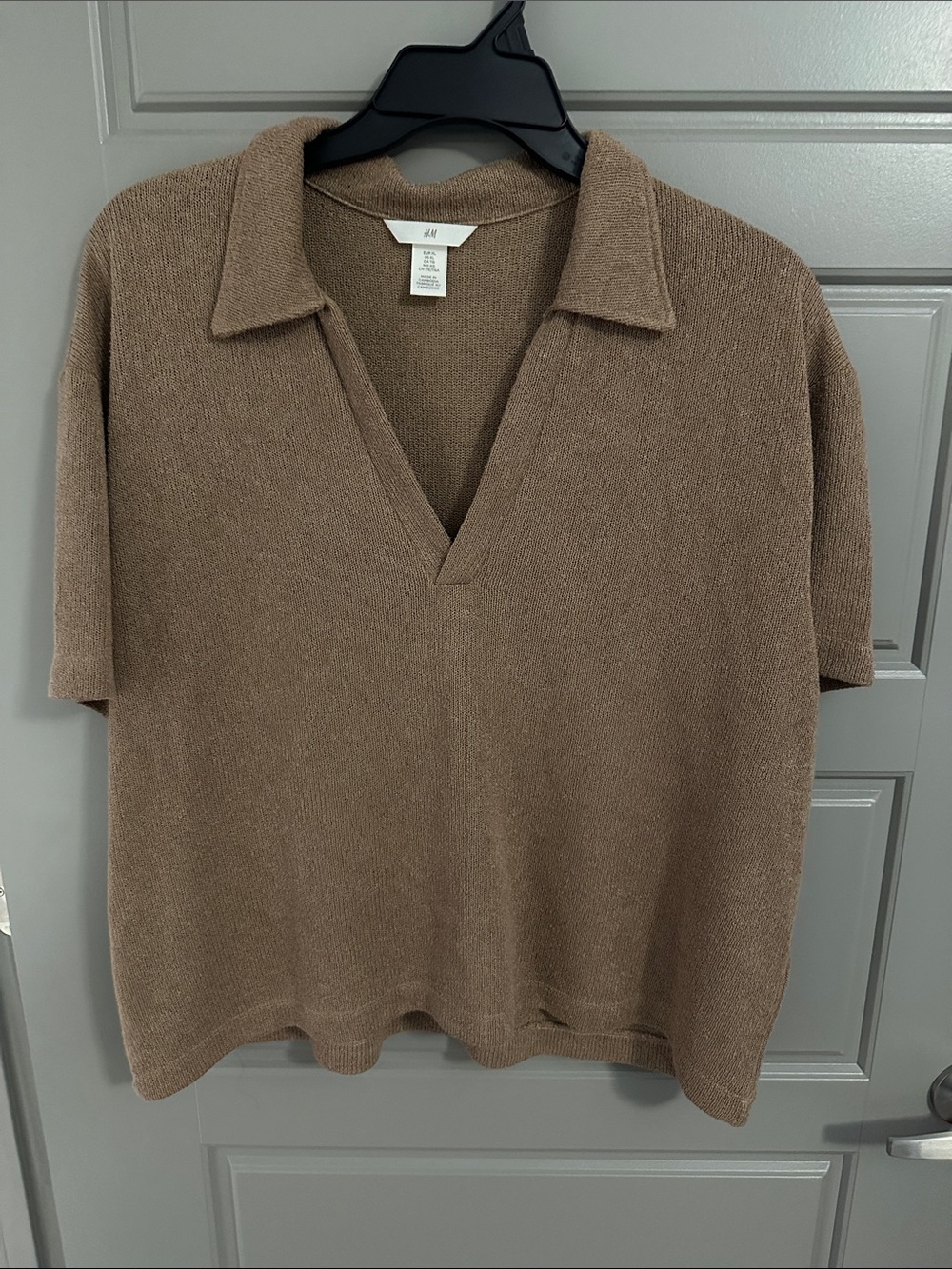 H&M Womens V-Neck Short-Sleeve Knit Sweater in Taupe Brown